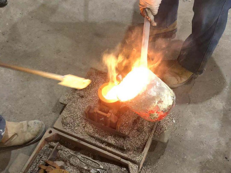 銅水澆注 →
