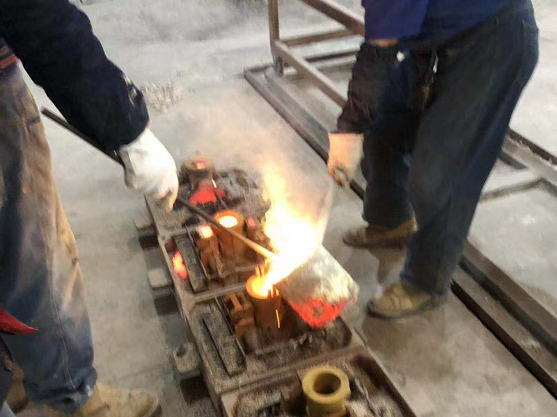 銅水澆注 →